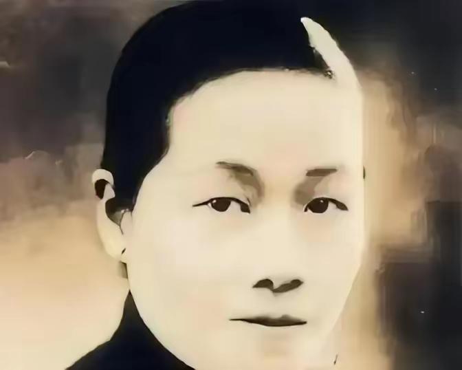 1933年的南京，蒋介石当众甩了宋子文一耳光。宋霭龄闻讯冷笑放话：子文若有个三长