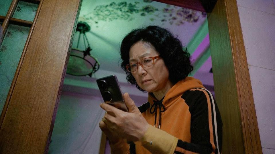 老一辈的优点我一点没遗传 看了这部AI电影短片《侵入》里的母亲还不反思的人真的是