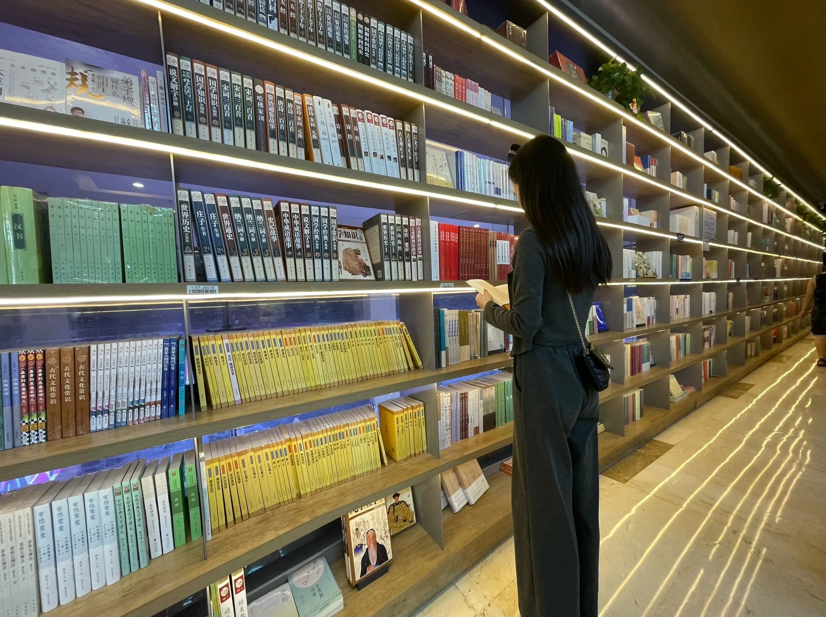 多看历史，其实很多事情早就在历史中有了答案。数学，政治，历史，这三科以...