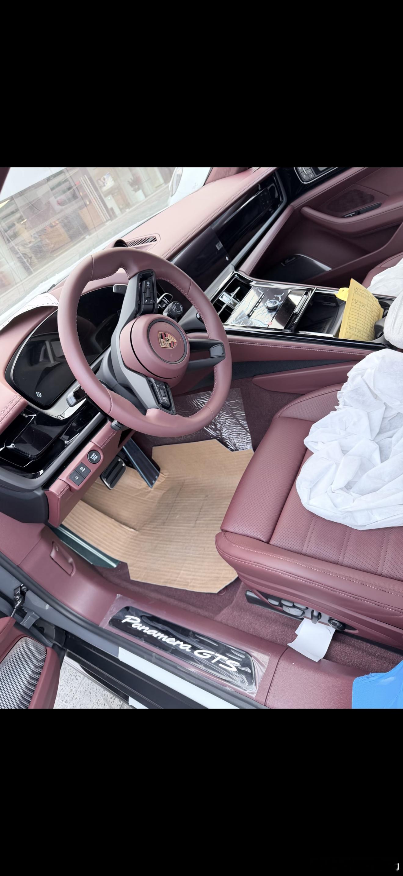 保时捷 帕纳梅拉 GTS 板岩灰 V8的那种指导价1676900元 落地186万