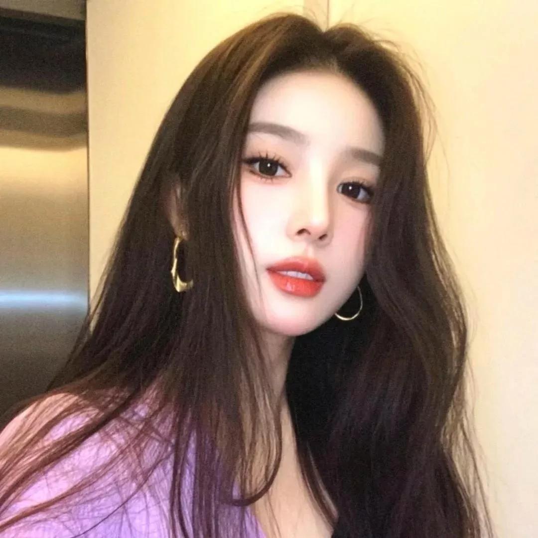 温柔的紫色上衣，搭配精致妆容，秒变魅力女神！气质粉色上衣 温柔粉色上衣 淡粉色长