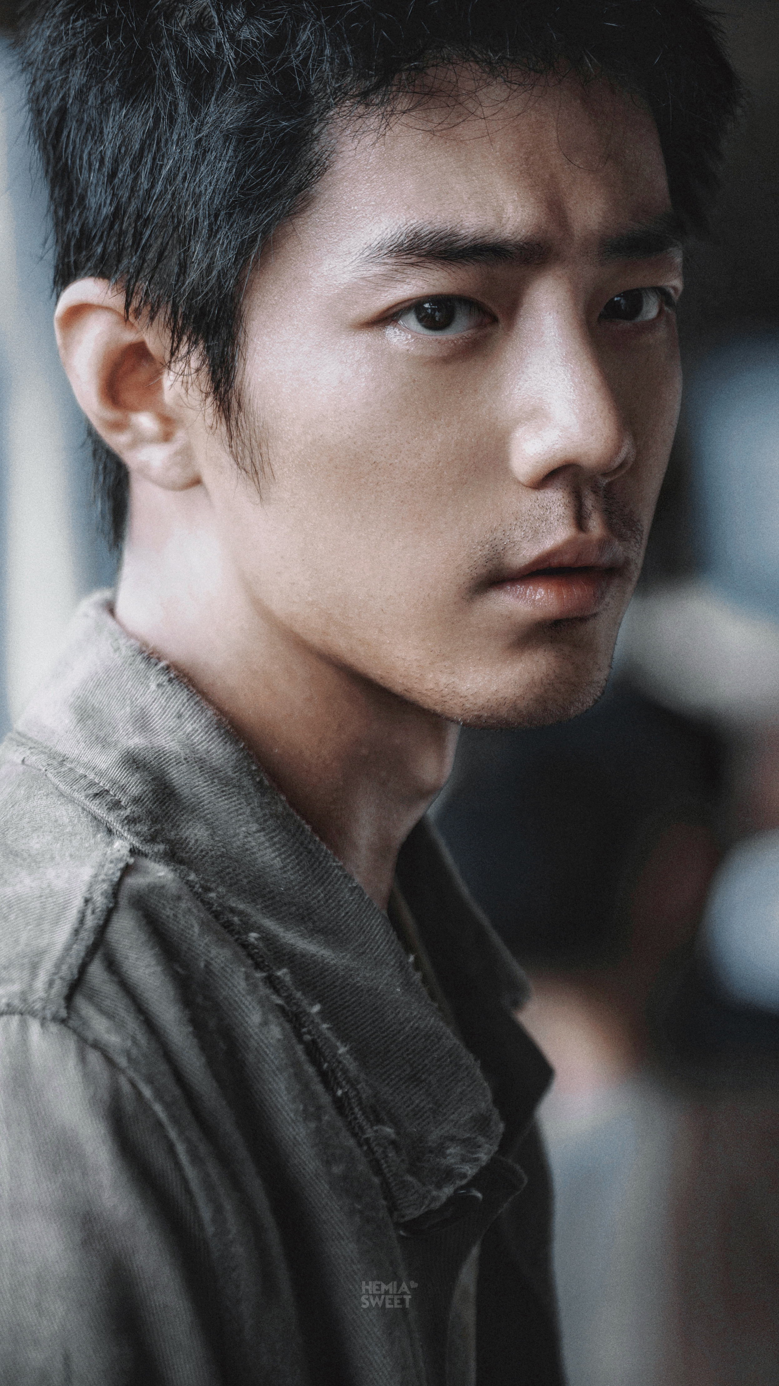 我们去影院看得闲谨制并不只是看客，更是幸存者后代，那些被战火映红的脸庞或许就曾属