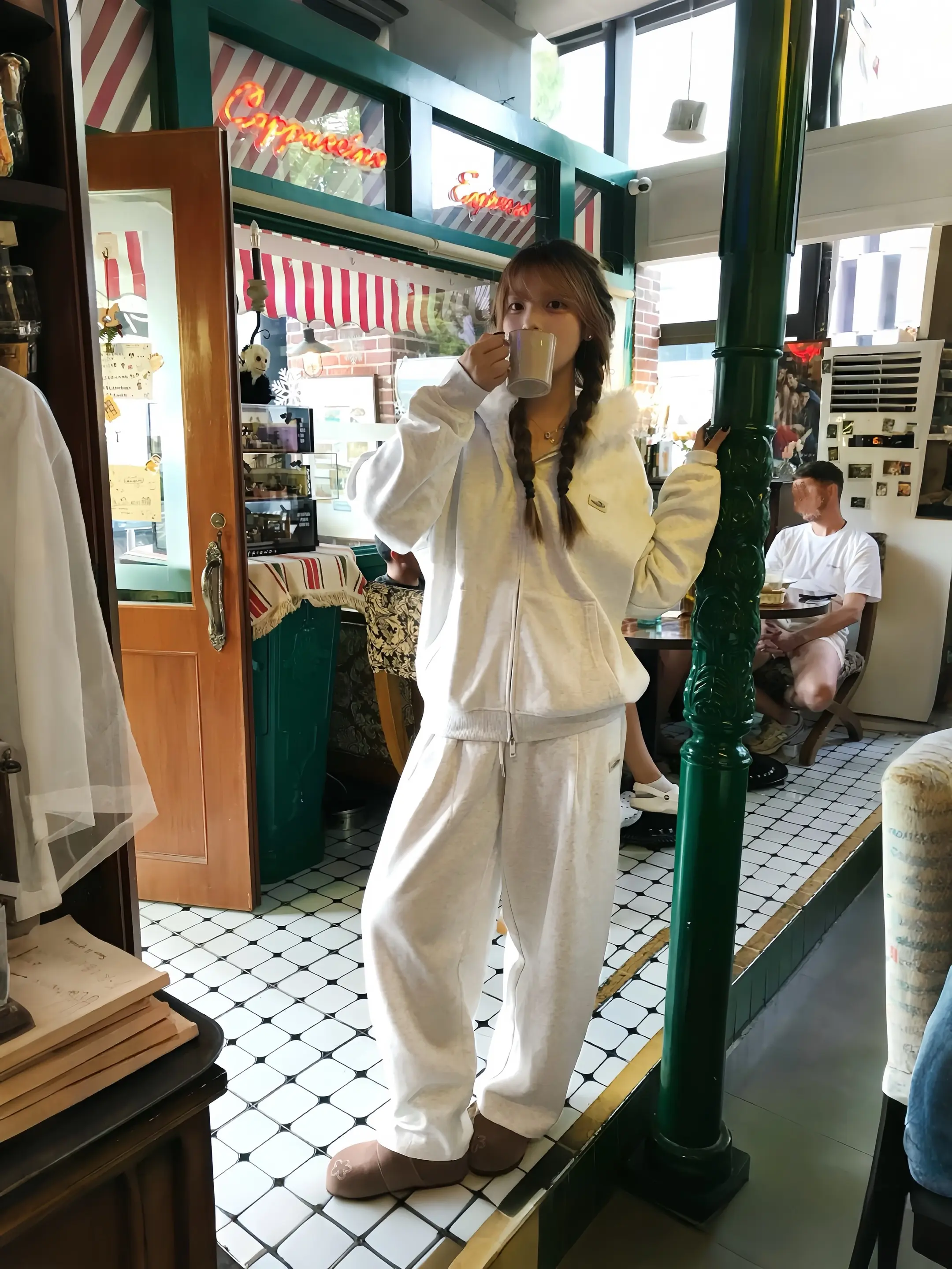 人是怎么做到既唐又装既懒又呆既宅又穷的