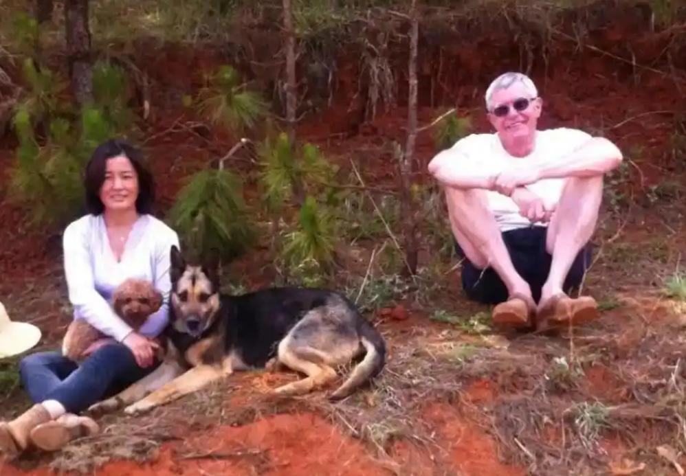 说起来比利时前驻华大使奈斯，真挺有意思。人家干完大使就没回欧洲、也没去土耳其继续