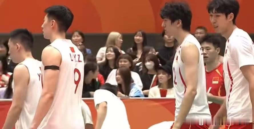 爱知名古屋亚运会男排半决赛的比拼当中，中国男排面对并没有派出最强阵容的日本男排，