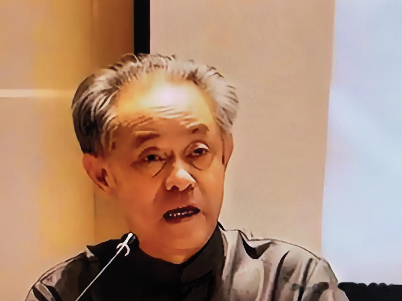 南京博物院原院长徐湖平
看到南京博物院原院长徐湖平被判三年有期徒刑，罚金二十万的