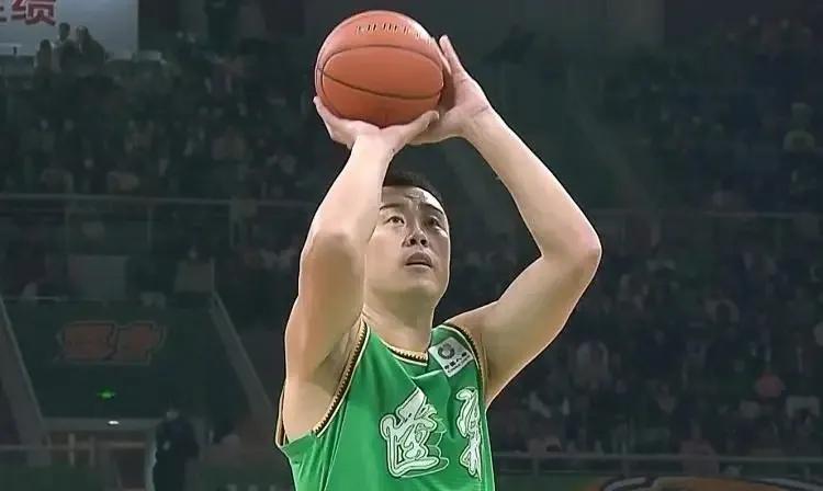 苏群：辽宁不败的最大原因在于篮板 “山东出大个“的传统在丢失。山东丁指导的作用是