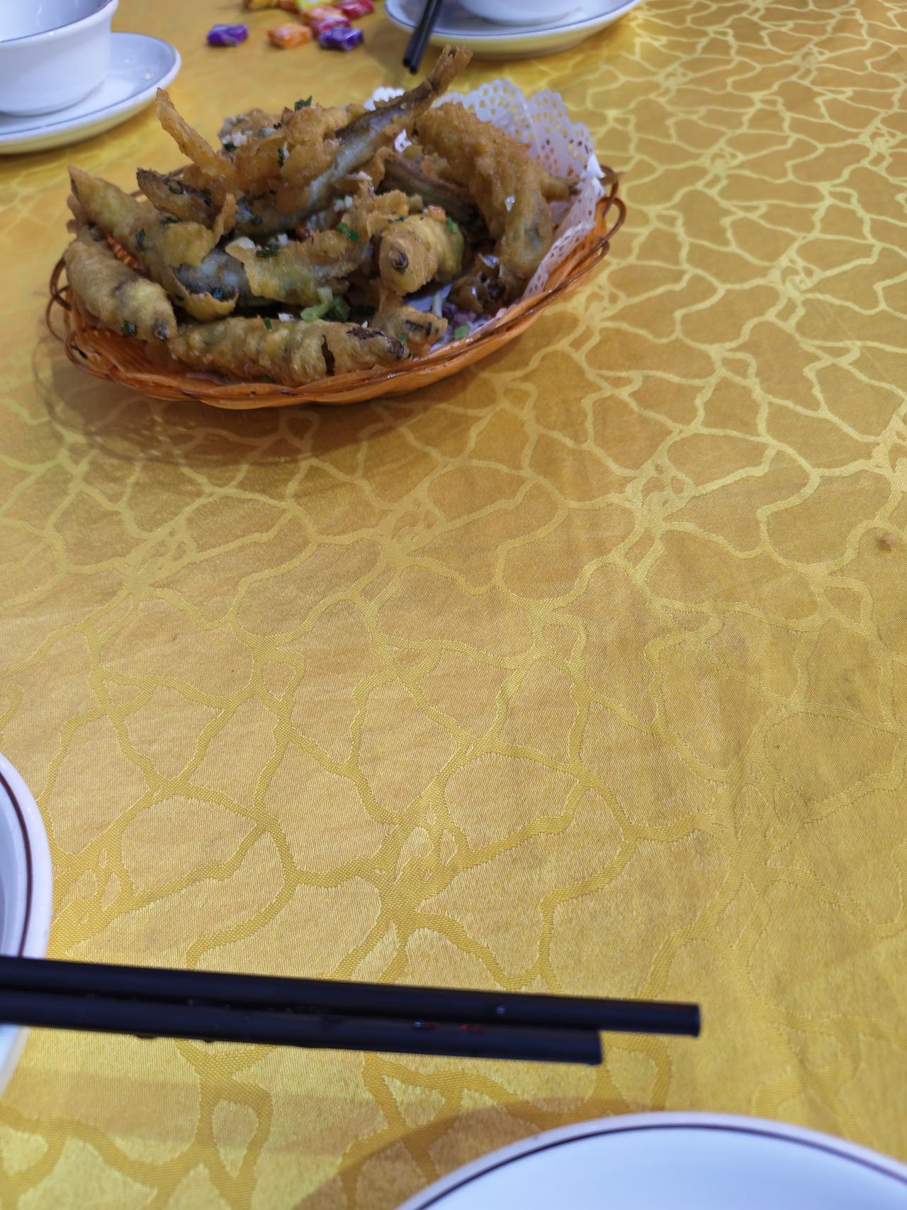 记录我的2026今天晚上出去吃饭了，吃了一个份海鲜，贵死了，一餐饭200多块钱，