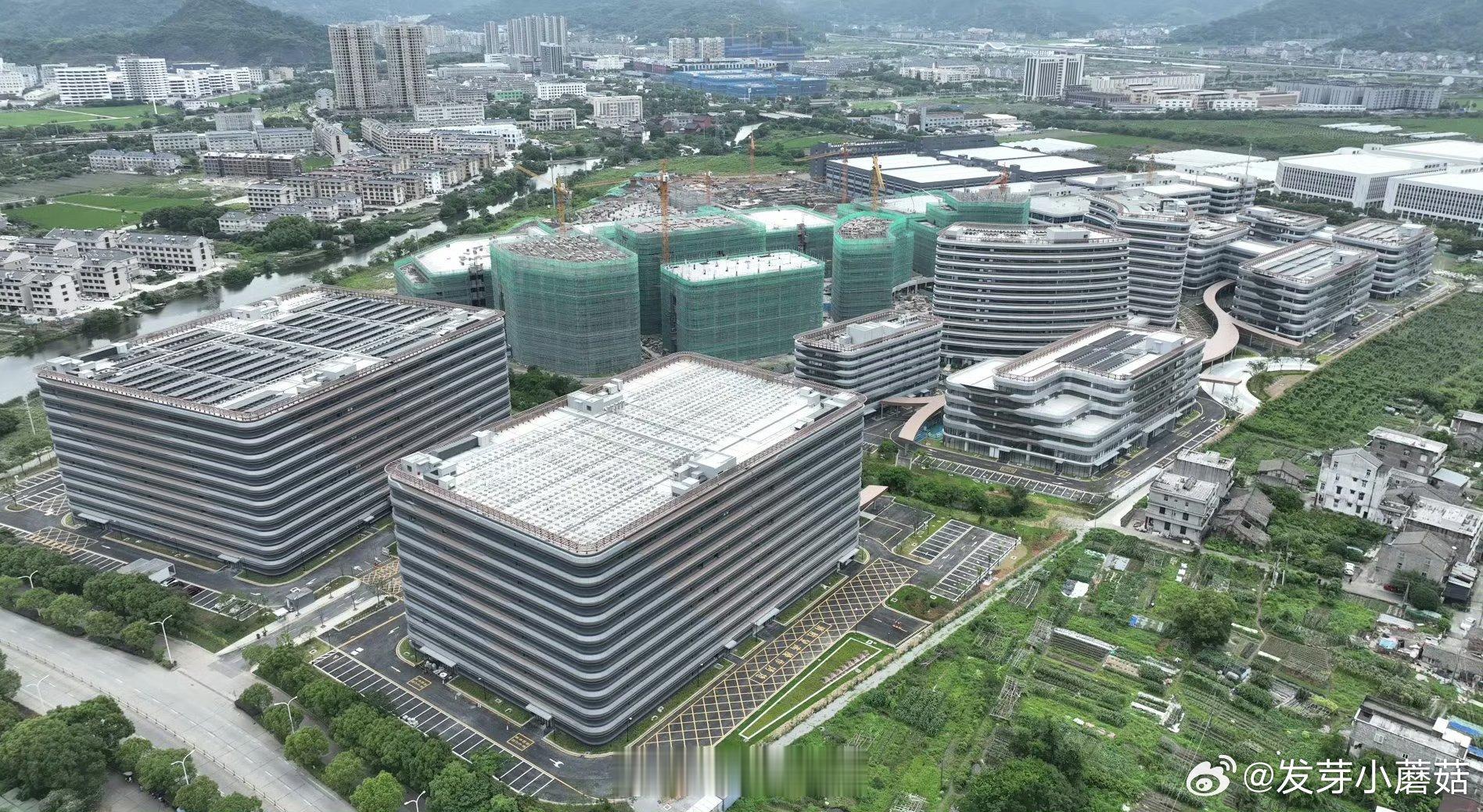 台州温岭芯地标撬动产业新变革近日，总投资约9.1亿元的浙江温岭市创新产业园区顺利