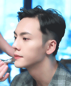 陈伟霆四十岁生日快乐！转眼陪帅哥度过了整个三字头。二巡快来好吗