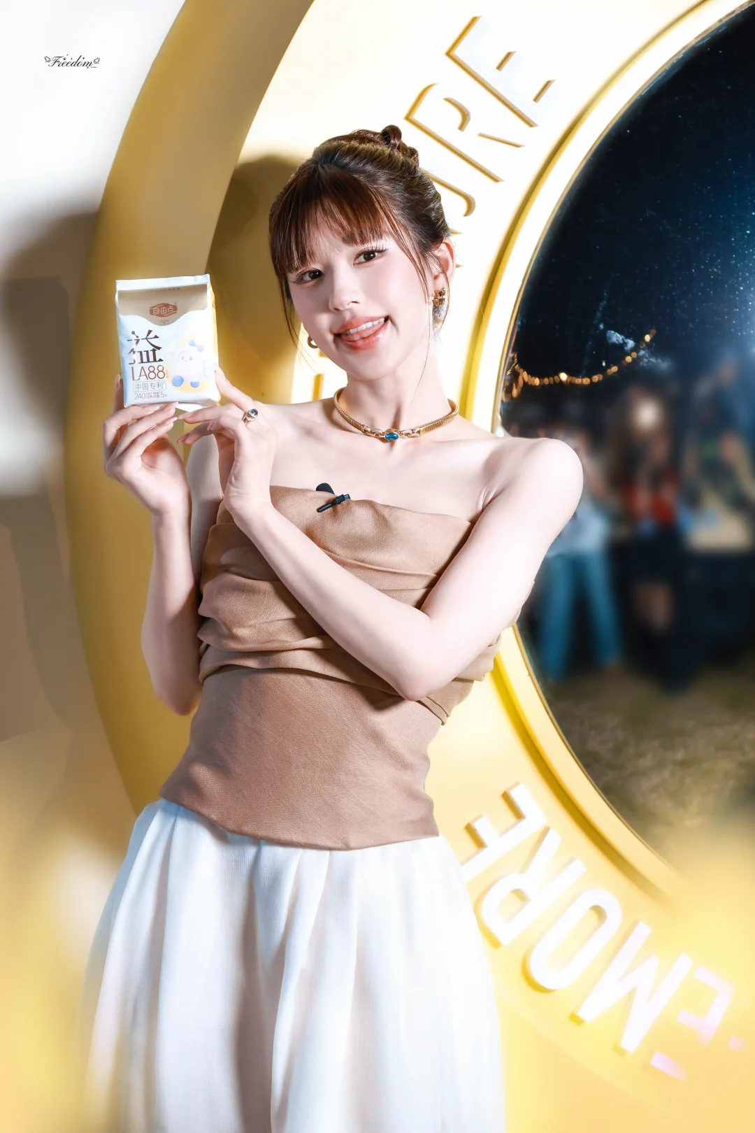 优雅又可爱的丸子头小姐
