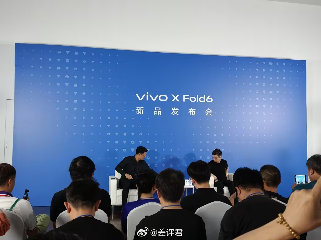 #差评说数码# vivo 副总黄韬说的话我觉得挺有意思的。前两天参加了 X Fo