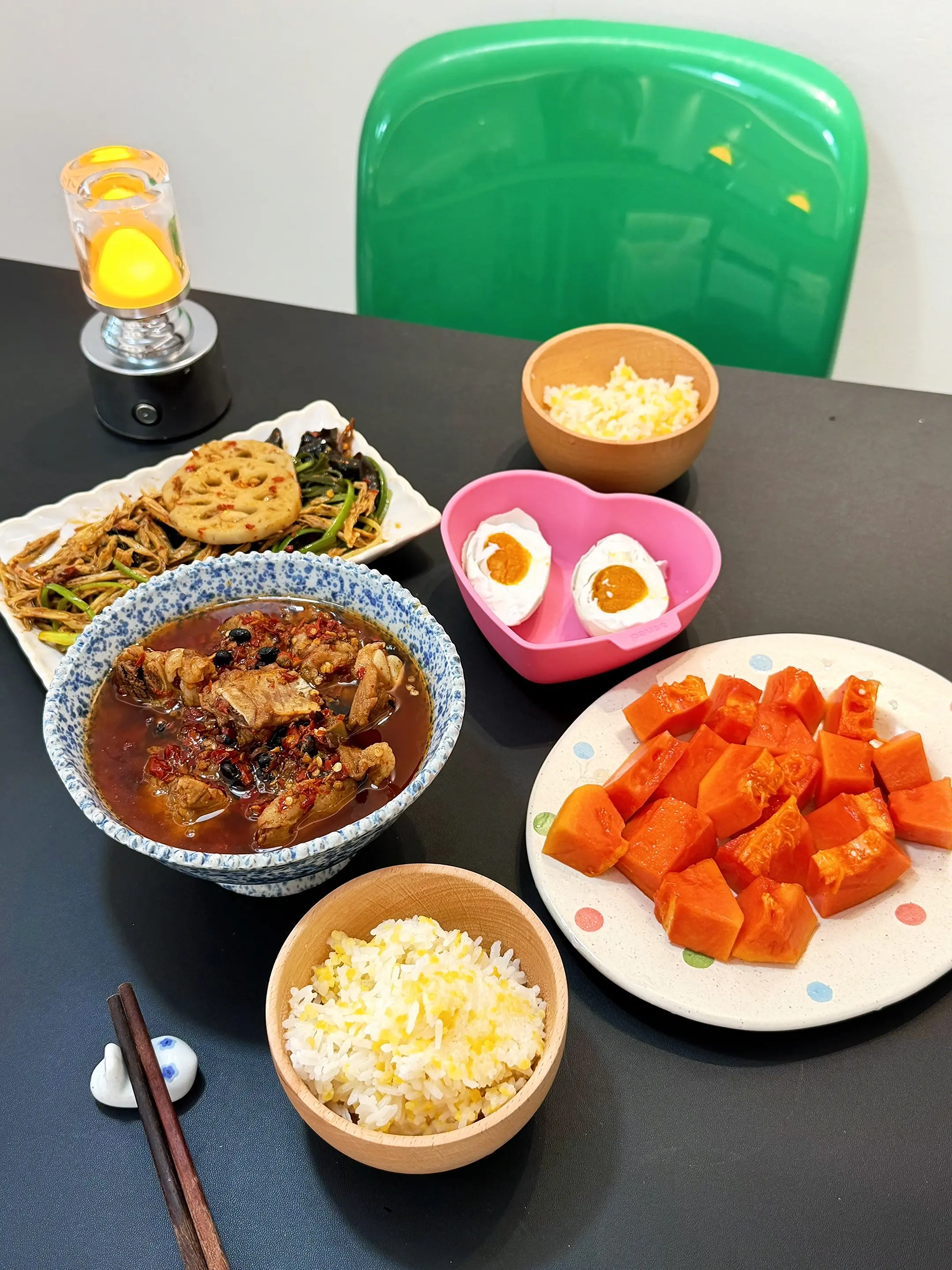 《一人食》里有句话我一直记着：“我认为擅长做饭的人，也一定是会安排生活...