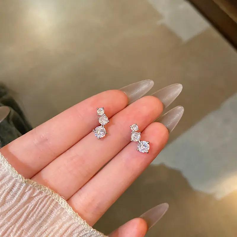 我终于找到适合夏天的甜美耳钉啦 我平时就喜欢简约又有个性的饰品，最近一眼就看中了