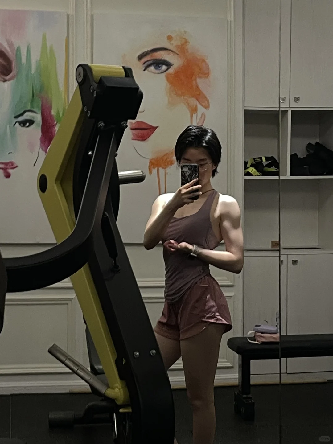 妈：你背很薄，看不出胖