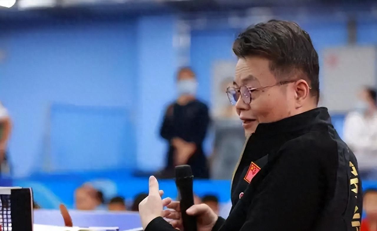 尹霄尴尬了，
前脚还说国乒的梯队建设没问题，
后脚国乒二队就全军覆没，

WTT