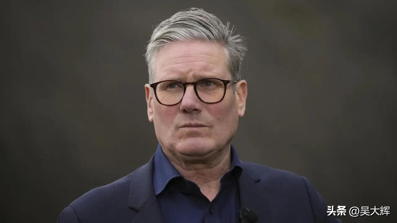 《每日电讯报》：斯塔默发出威胁次日，俄罗斯“影子舰队”油轮驶过英吉利海峡
 
油