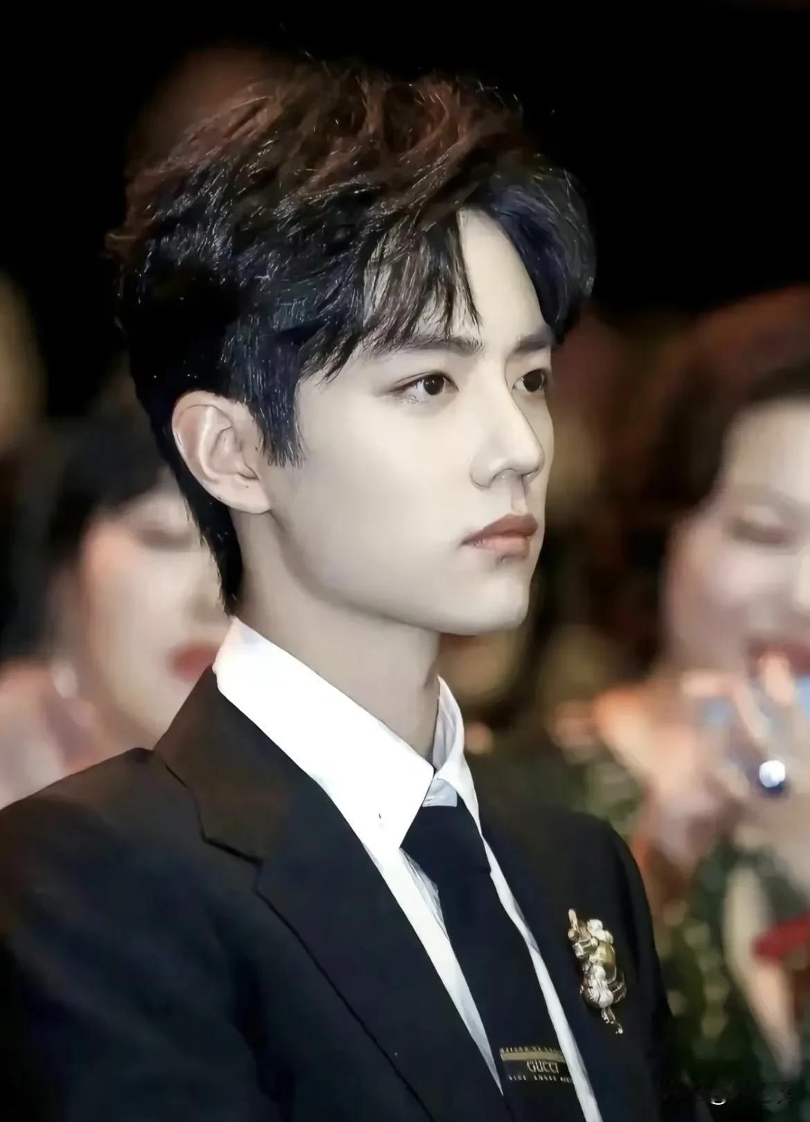 227后我很确定，内娱很难再出一个肖战这种男明星了，因为他各方面都近乎完美。
