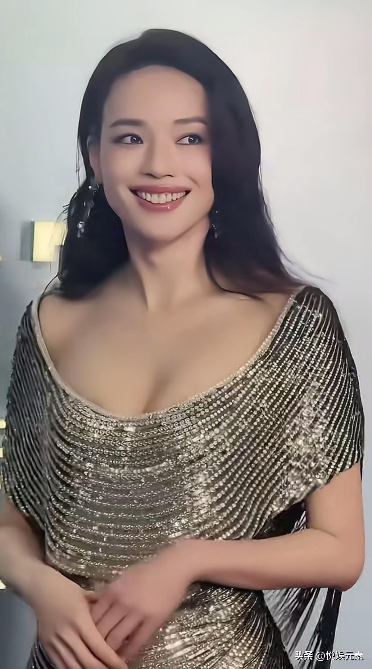 每次看到舒淇，我就服大导演王晶，
他的眼睛太毒了，
年轻那会真觉得舒淇一般般，