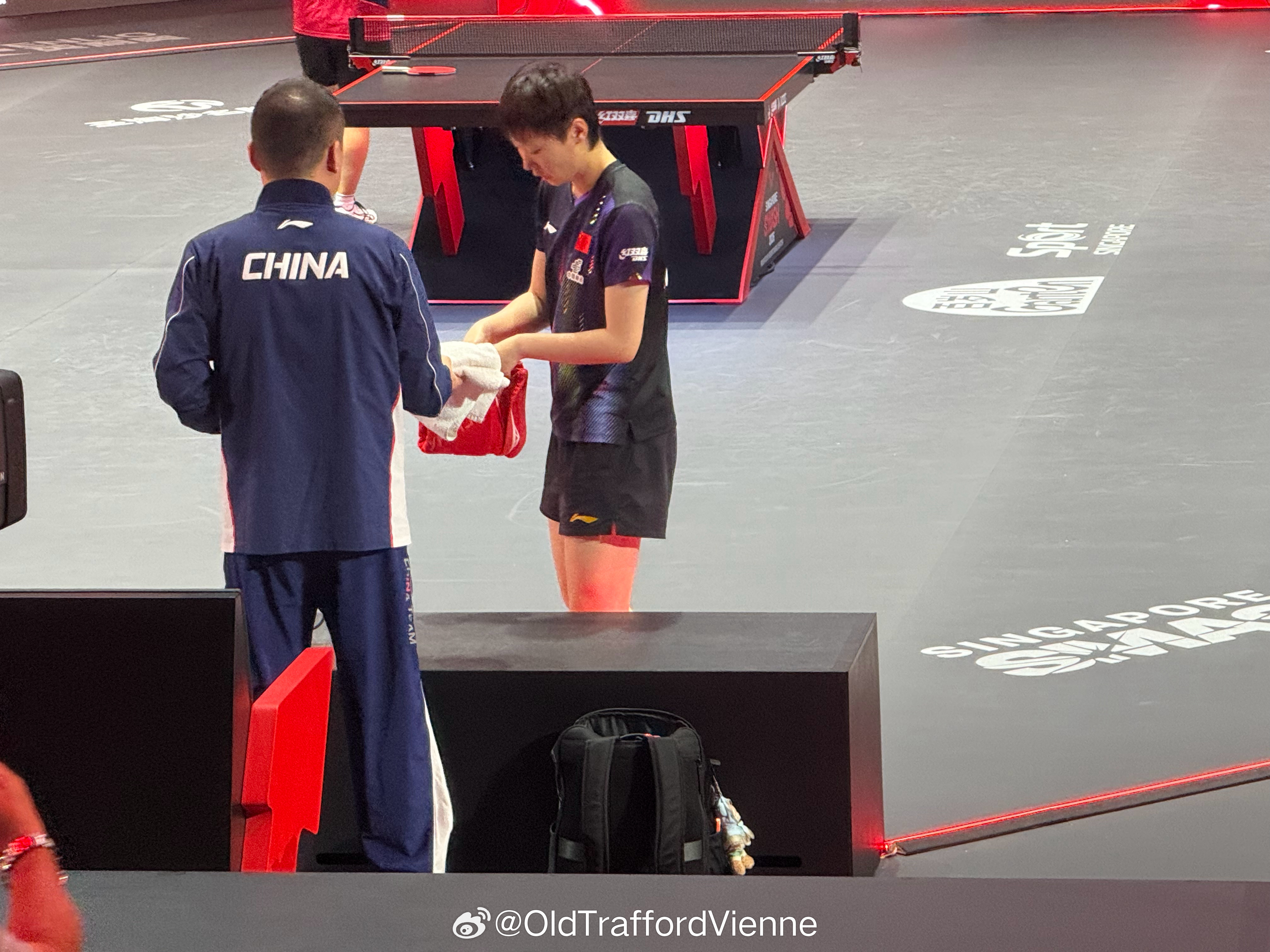 在现场王曼昱3比0曾尖 新加坡·新加坡室内体育馆