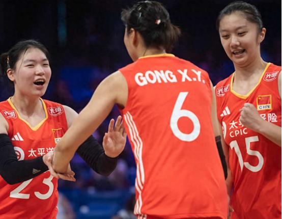 中国女排3-2多米尼加决胜时刻，赵勇再现绝妙换人

 
决胜局13平的关键时刻，
