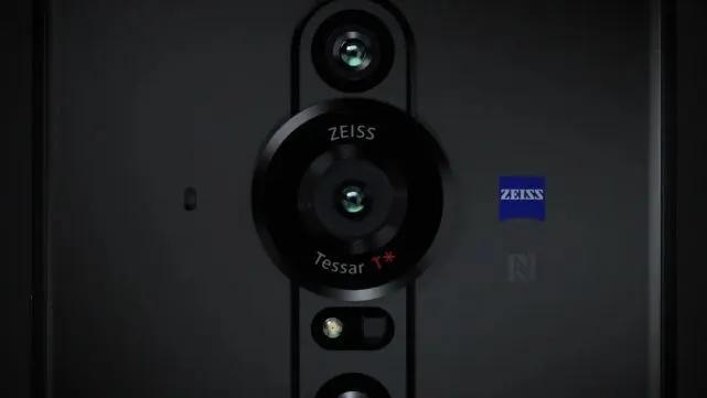 在不解决焦段问题的情况下，搞大底Sensor都是噱头。

手机摄影和专业相机的差