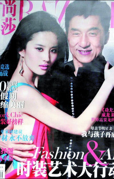 刘亦菲成龙合照引回忆杀，神仙友谊令人动容！10月31日，刘亦菲在社交平台晒出与成