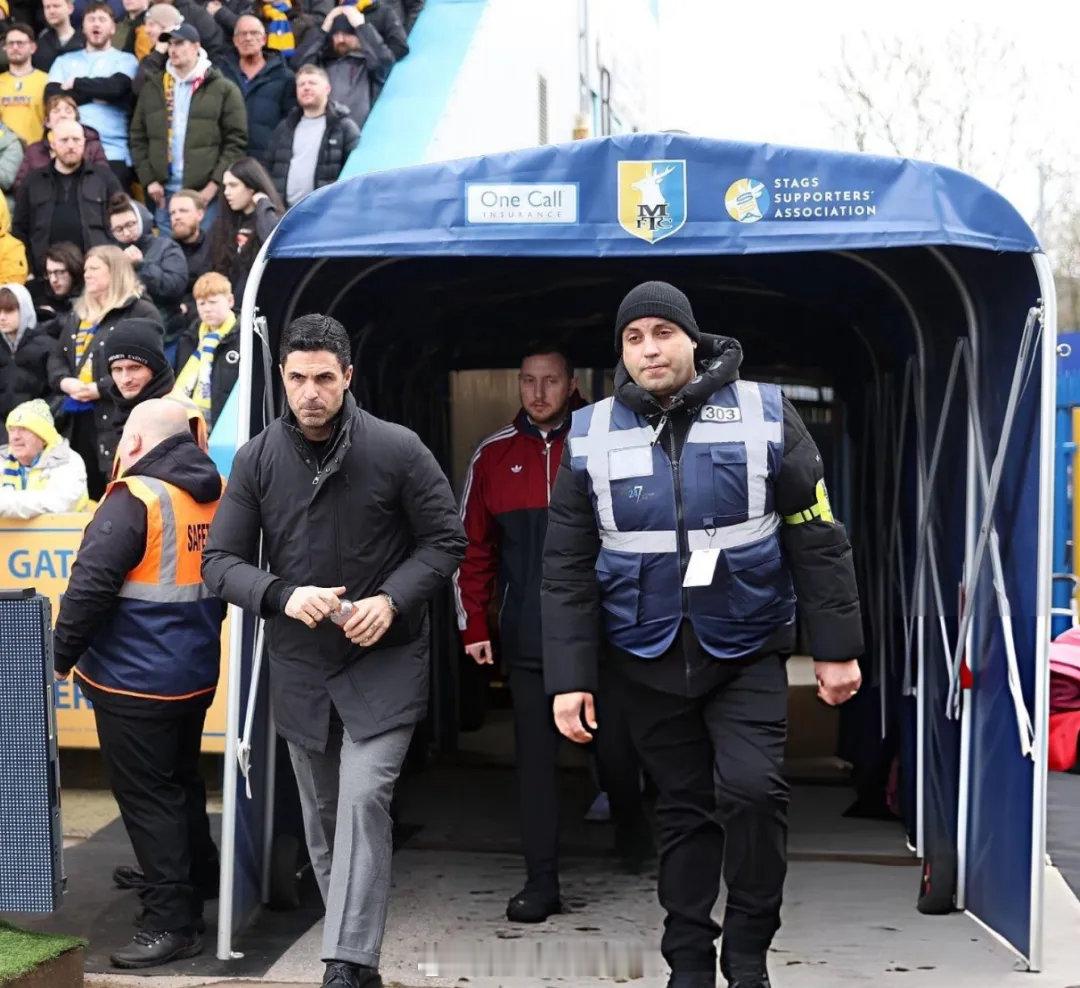 本赛季阿森纳在足总杯第3、4、5、6轮（四分之一决赛）中对手均是低级别联赛球队，