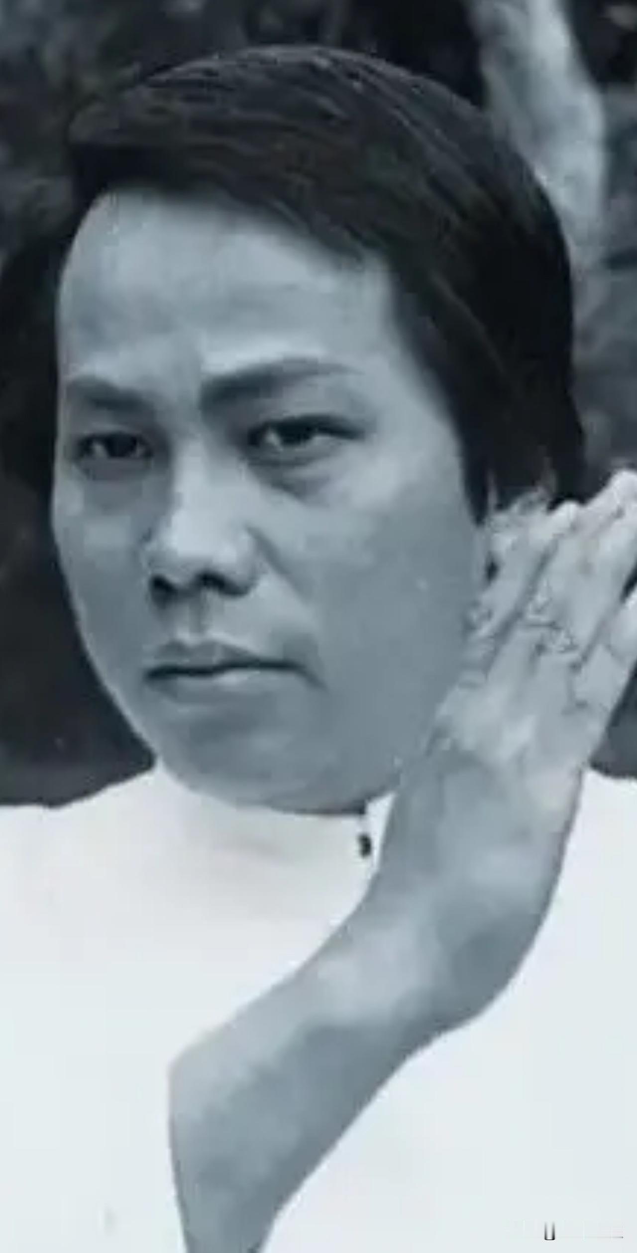 元月十四日，梁小龙溘然长逝，这一消息让粉丝和众多网友备感意外。毕竟不久前他还公开