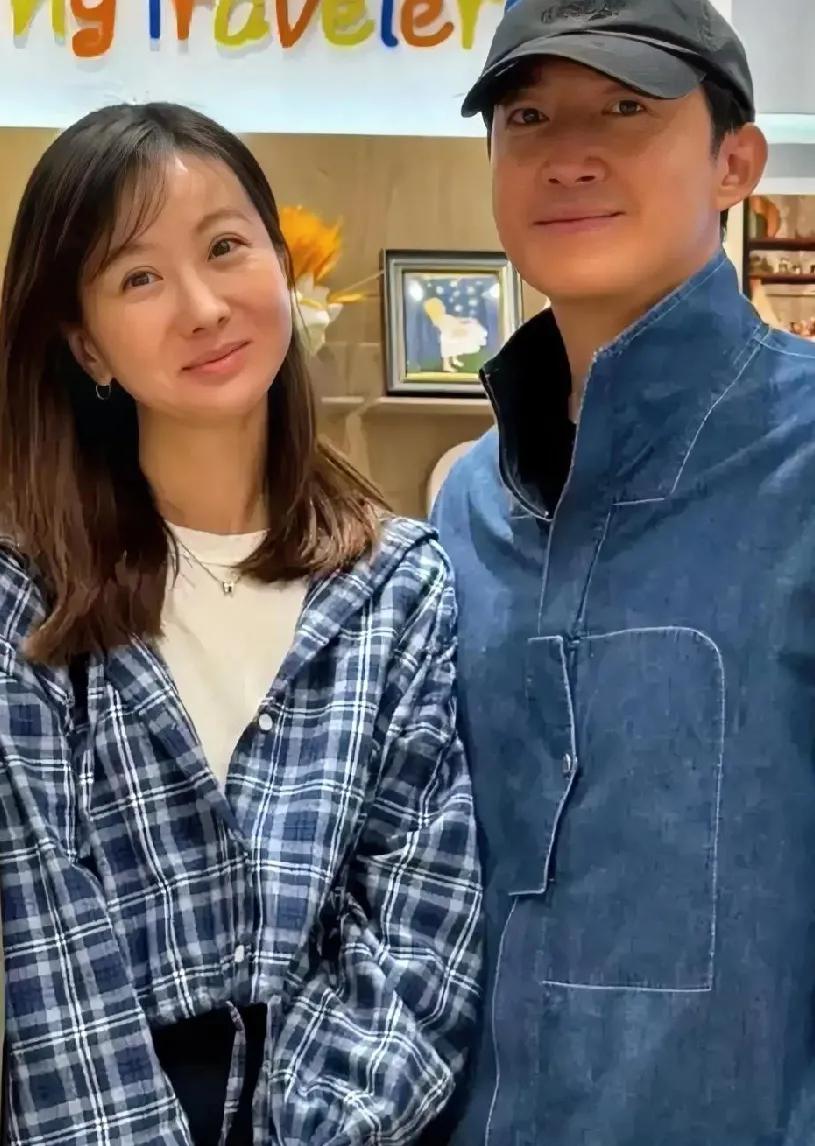 王阳的妻子真是一脸旺夫相，为了支持丈夫，婚后做了全职太太，有她的支持，王阳的事业