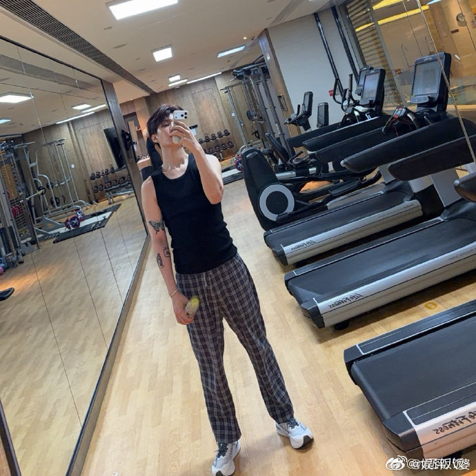 何老师认证范丞丞演技何老师在好六街大大方方认证范丞丞演技，说自己默默关注了他好多