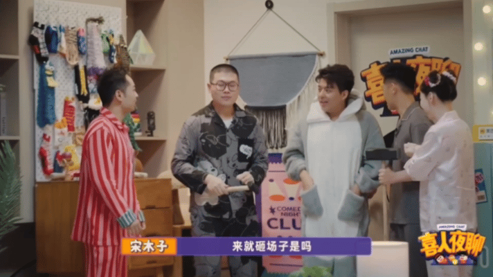 #金靖孕妈礼物收到锤子#吕严给金靖和宝宝送了大锤子和小锤子，希望她们像锤子🔨一