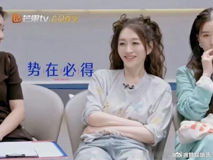 李小冉徐洁儿 姐狗味一个坚定选择，一个热烈回应，李小冉的偏爱和徐洁儿的欢喜都藏在