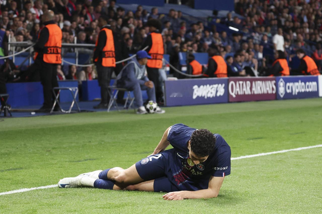 巴黎圣日耳曼官方发了伤情公告，说球队的两大核心阿什拉夫和舍瓦利耶，都伤了右腿肌肉