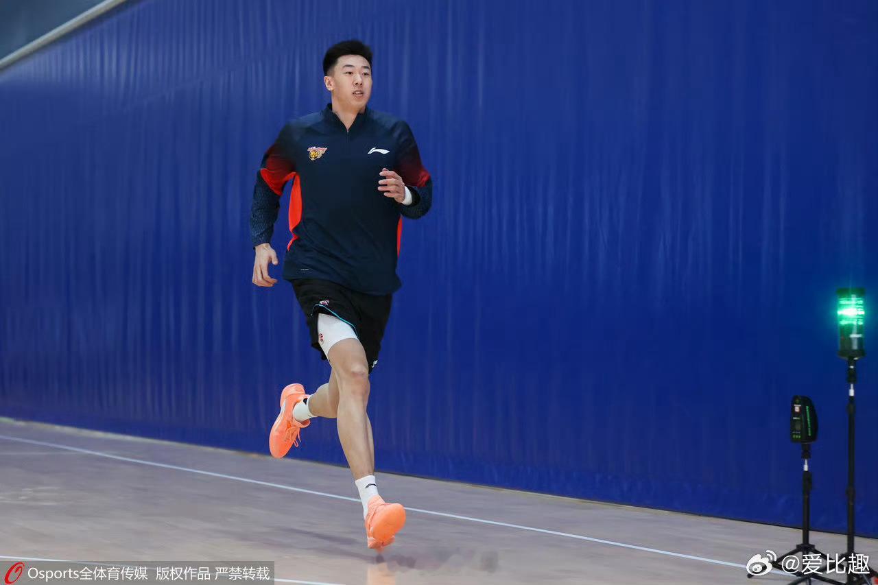 恭喜，广东宏远男篮全体通过新赛季CBA季前体测，王少杰因成绩排名前10%而获得下