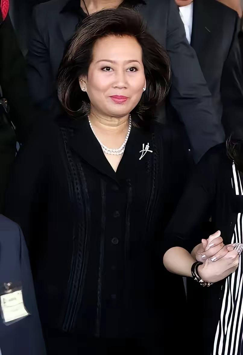 泰国前总理他信2025年9月入狱，截止到今年1月份已服刑满4个月。今天他信的儿子