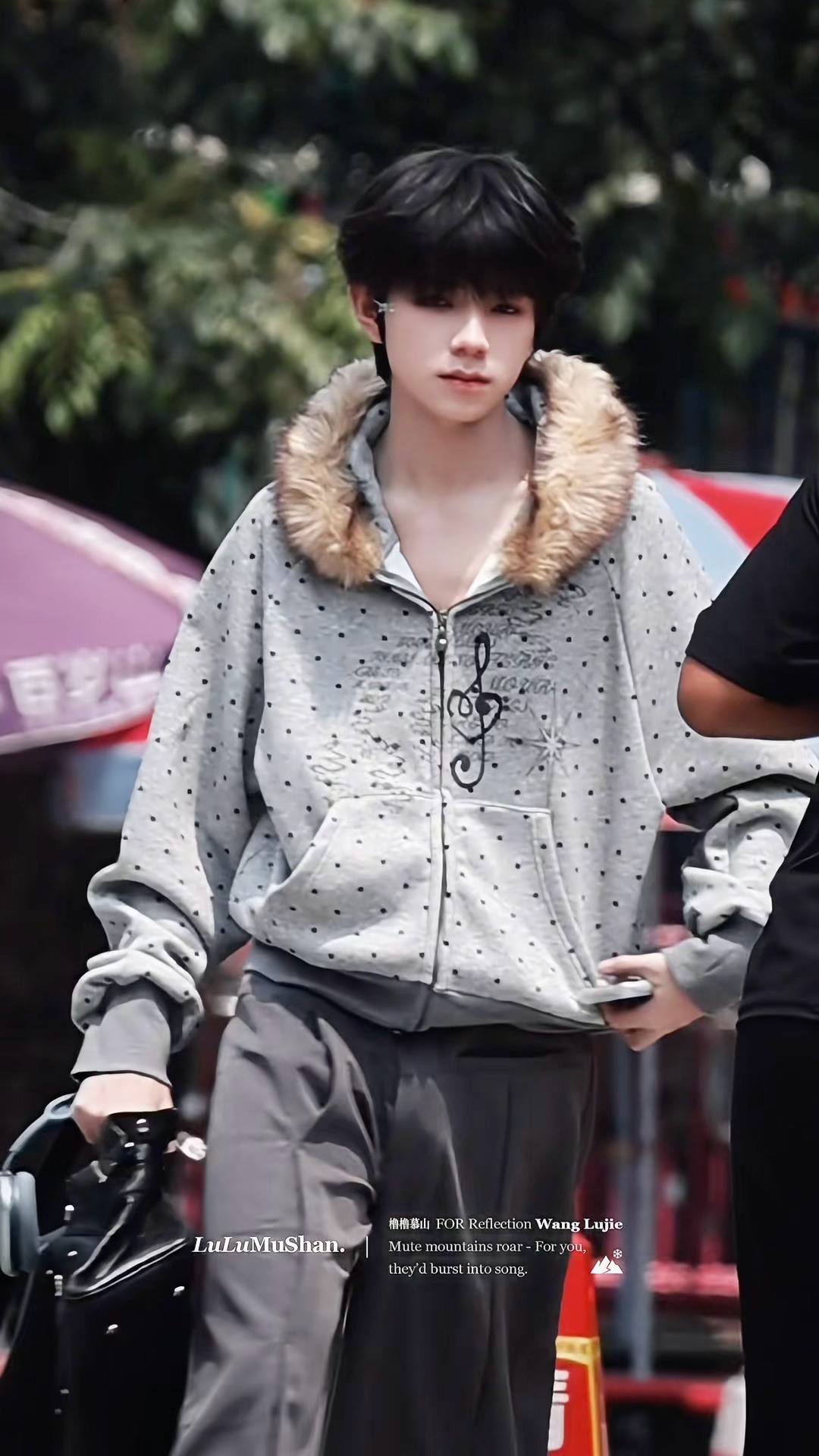 谁懂王橹杰这个锁骨。。啊啊啊啊啊啊看的我好热🥵🥵王橹杰领口开好大王橹杰付彬言