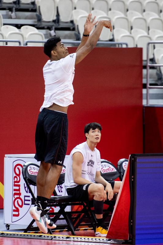 日本男篮主场裁判那争议哨真是没完没了。就说2月26日男篮世预赛亚洲区这场，中国男