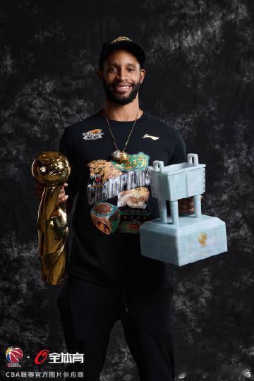 弗格实力和状态，在35岁这个年龄条件下，保持的还是相当不错的，唯一不足的就是体能