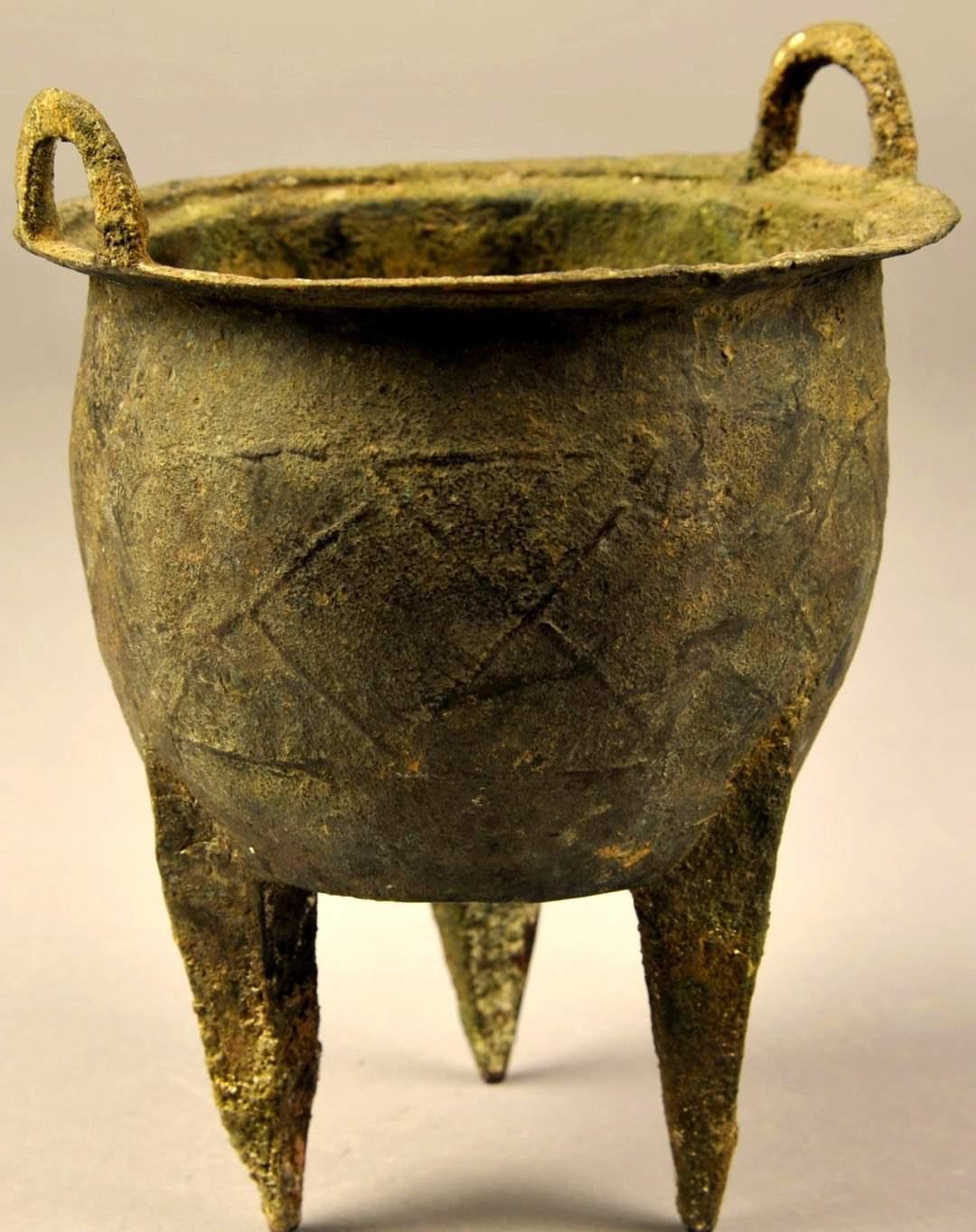 龙图腾确实是中国文化最核心的一脉相承。从红山文化的玉龙到秦汉后的金龙，形象虽有演