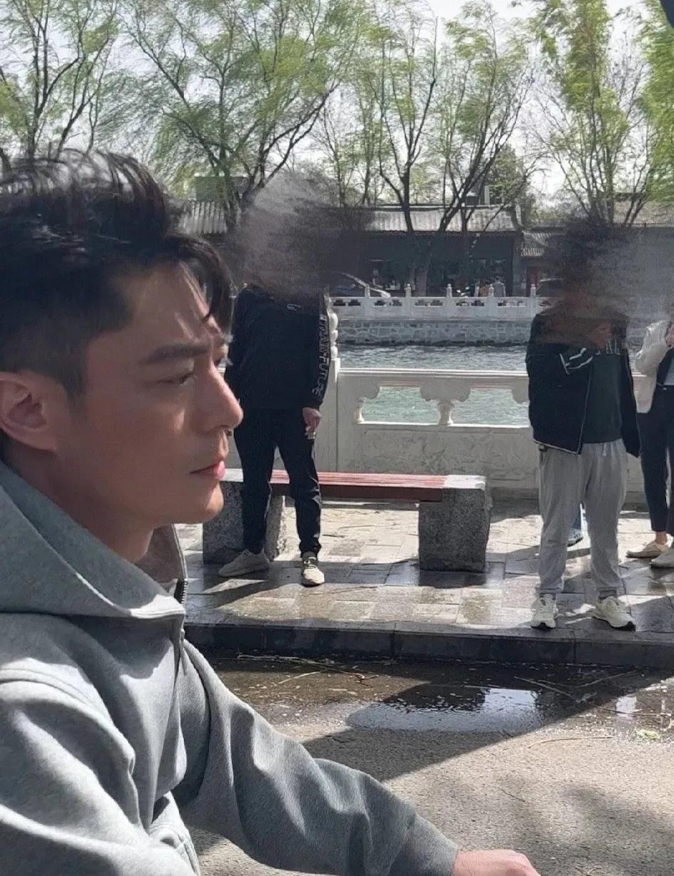 #霍建华老了#霍建华今年已经44岁了，44岁能有这个状态已经是很好的了，而且他的