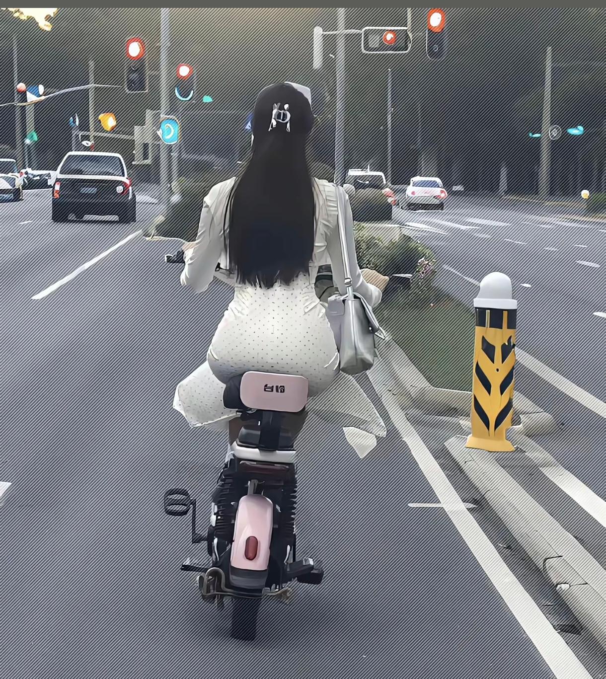 我公司一个女同事长的挺漂亮的，我见犹怜的那种，还很会说话。她对外说老公出事被关了