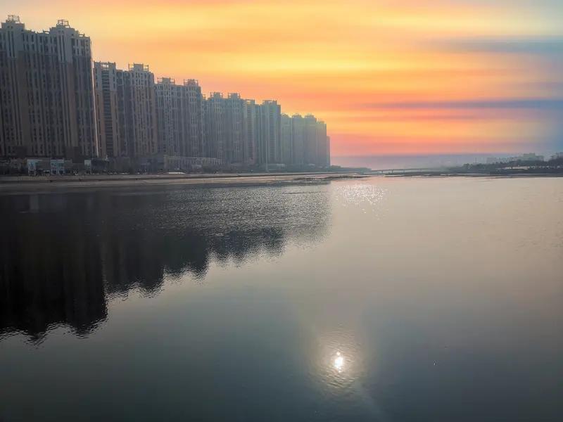 漯河真是一个好地方，城市干净整洁，交通方便，市民素质高，幸福感强，百姓收入高，城