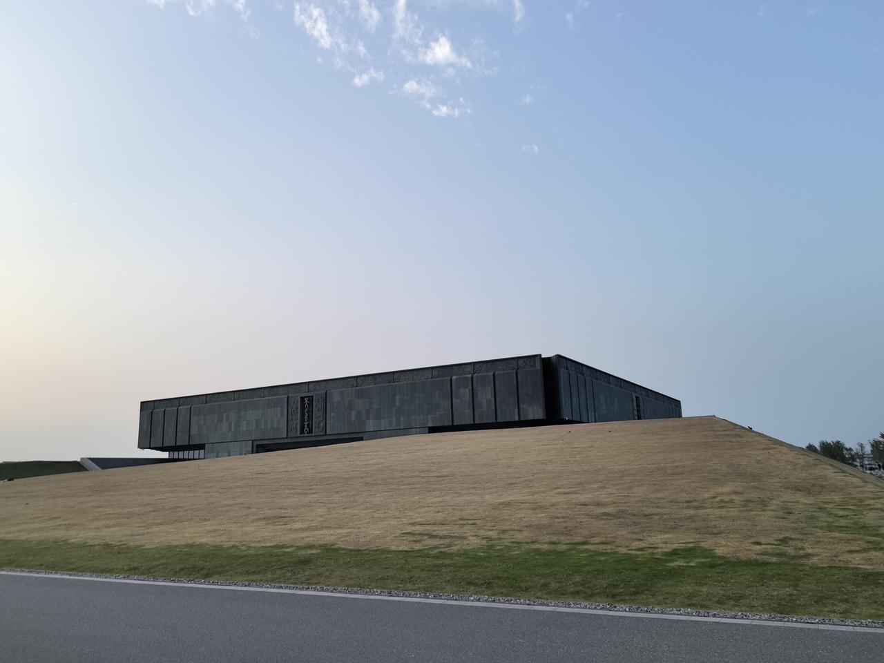 安阳殷墟很美，晚上有点黑

十多天前去安阳，参观殷墟博物馆。它漂亮气派，极具中国