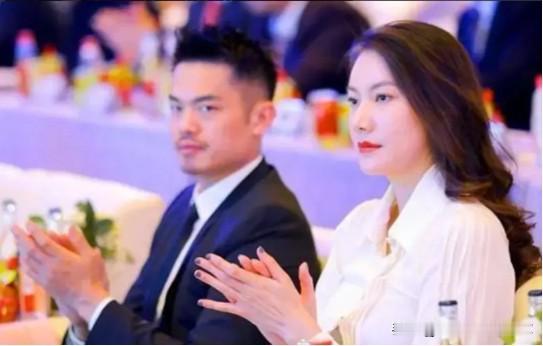 他们这对明星夫妻，无论是从颜值、身高、气质、才能方面看都是比较般配的一对，怎么他