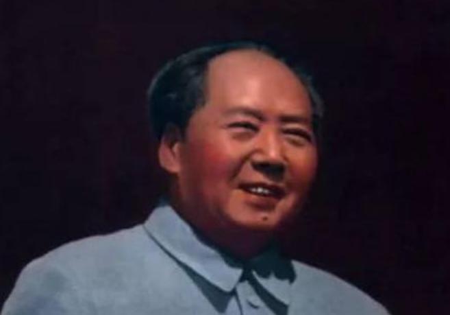 1957年，毛主席在青岛染上重感冒，连续十天不愈，病情日渐严重，而西药治疗不见效