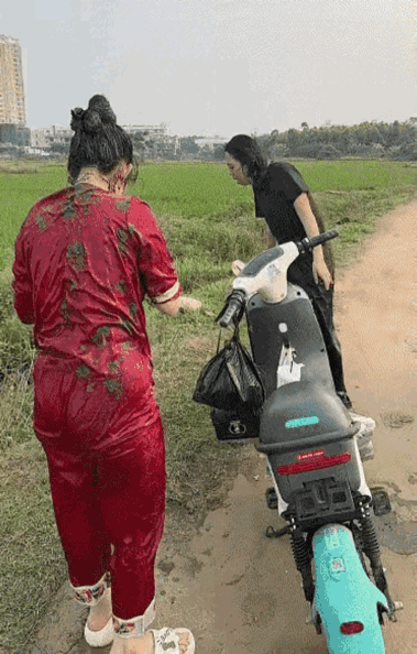 3个女人一台戏，这下全村人都知道了。