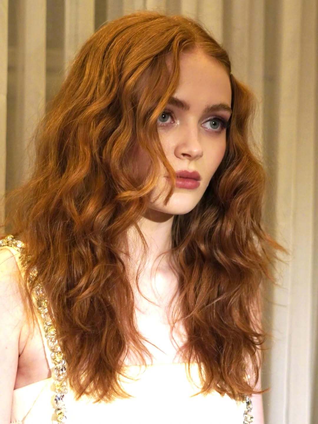 萨迪·辛克，怪奇物语第五季团队最新分享伦敦首映幕后（p1-3） 在本季宣传活动中