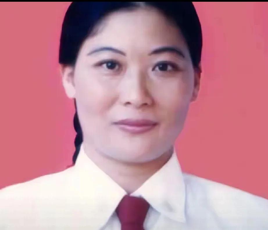 广西百色有位超伟大的母亲麦琼方！1979年起，她从医院里对孤苦病人的点滴关怀起步