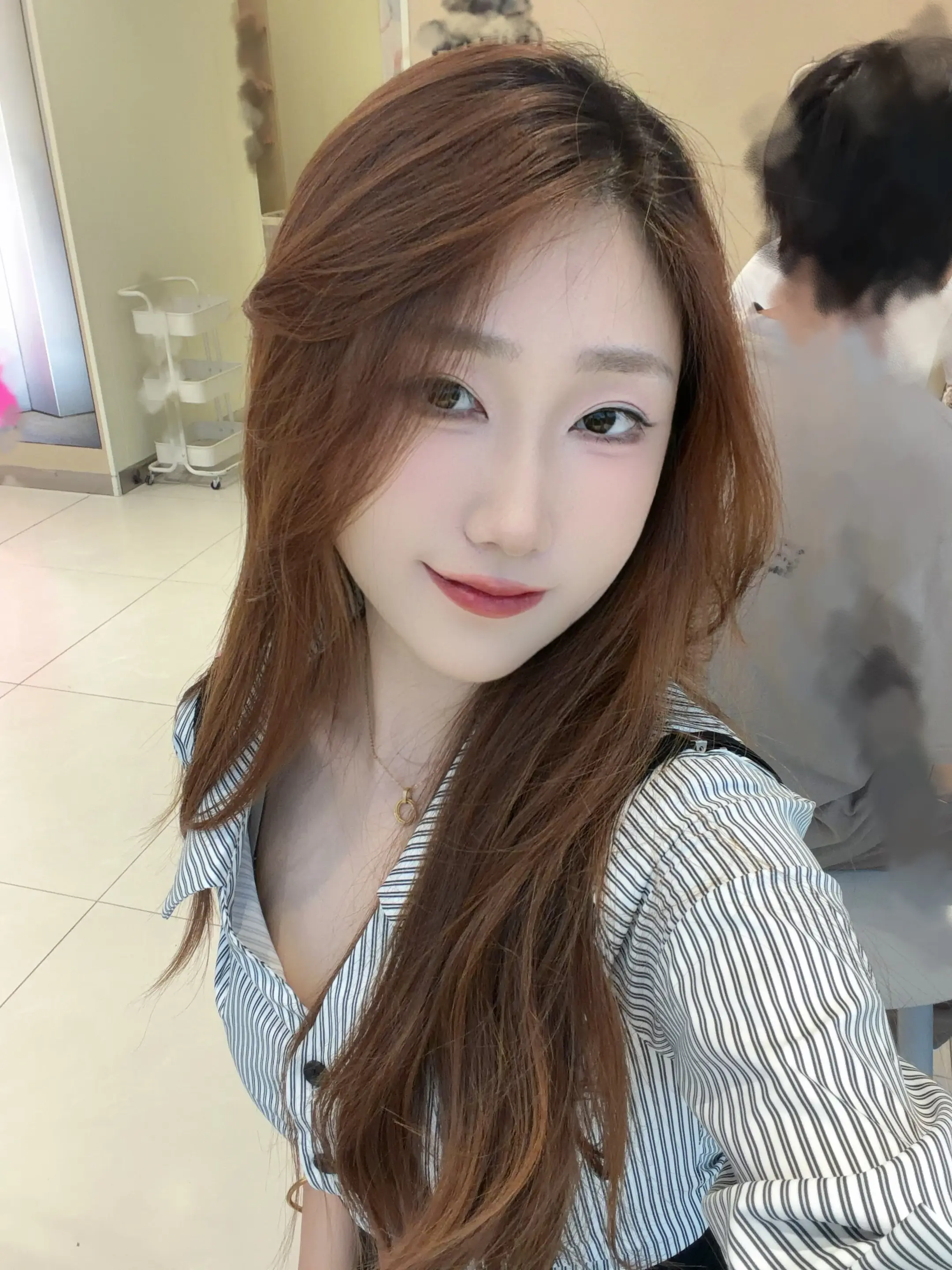 爸爸妈妈去散步 爸爸掉河里了 请问谁没掉河里